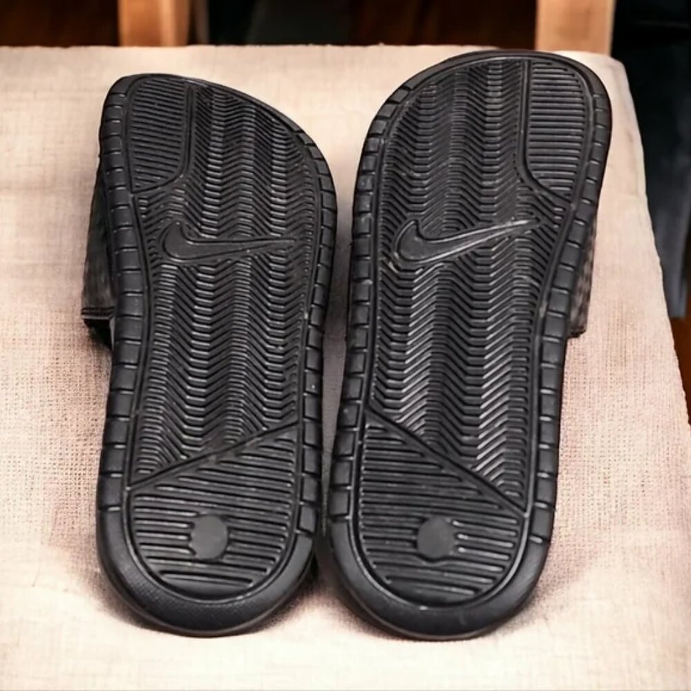NIKE BENASSI Black Slides Womens 7 Summer Sandals Pool Beach - Picture 9 of 12